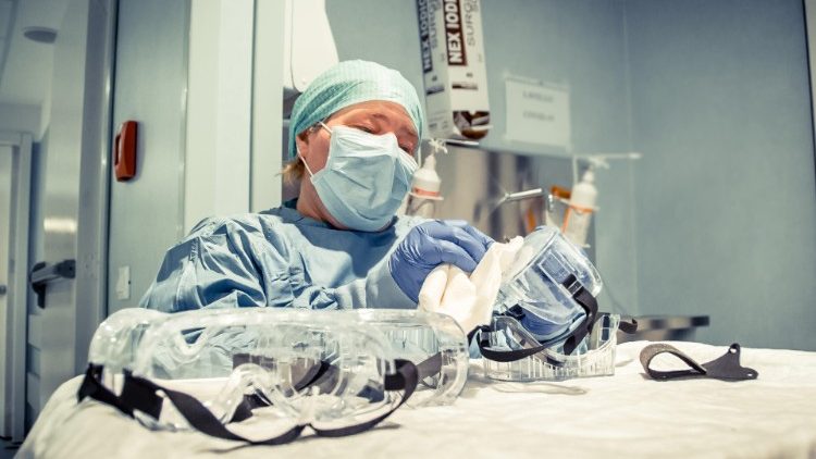 O objetivo da campanha é comprar equipamentos médicos para os hospitais que tratam os doentes da Covid-19