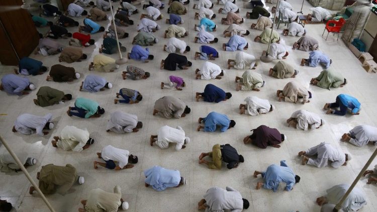 Geht doch:  Beten mit Abstand