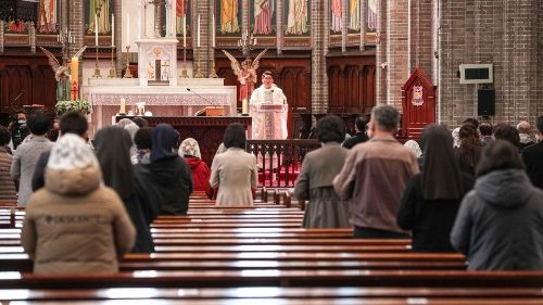 Südkorea: Beichtstühle an Corona-Schutzmaßnahmen angepasst