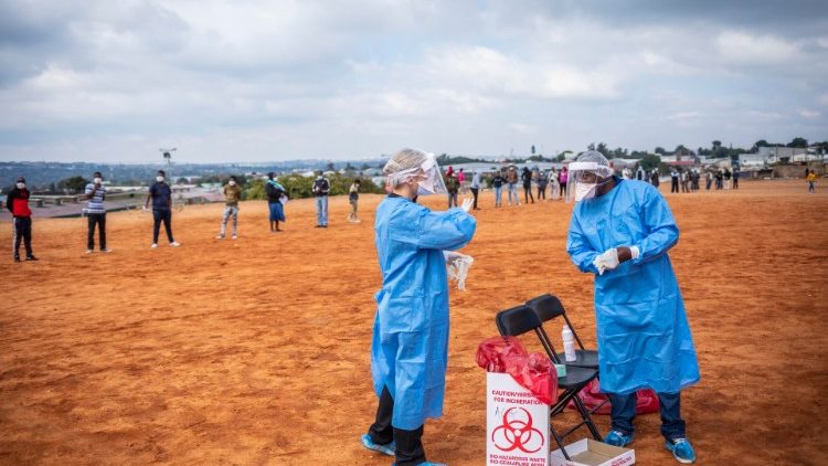 Controles de coronavírus nas favelas de Cape Town
