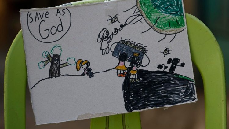 As "Estações da bondade" querem ser uma "resposta criativa à quarentena e ao distanciamento social", necessários para conter os contágios, e que obrigaram muitas pessoas a ficar em casa.