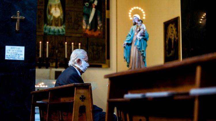 As missas ainda ficam proibidas na fase de transição da quarentena na Itália
