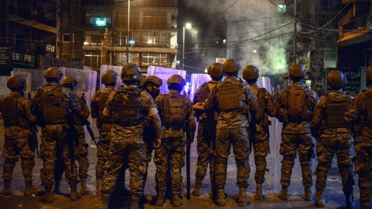 Les violences entre manifestants et forces de l'ordre se concentrent surtout à Tripoli dans le nord.