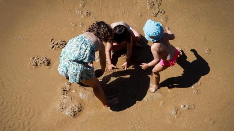 Norwegia: uchwalone prawo krzywdzi dzieci