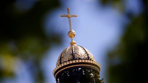 D: Koch verteidigt Kreuz und Inschrift