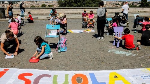 Послание школам: образование невозможно без реальной встречи