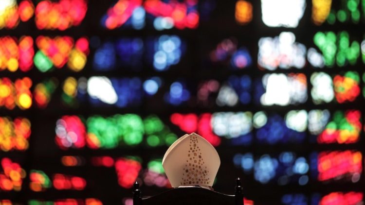 Bischof bei einer Messfeier