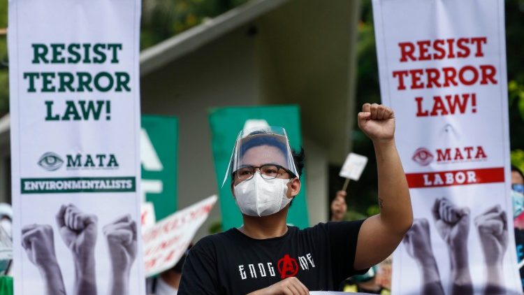 Protesta contra la nueva ley antiterrorista en Filipinas.
