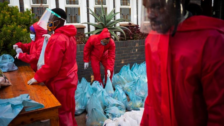 Distribution d'aide à Johannesburg, le 23 juillet 2020.