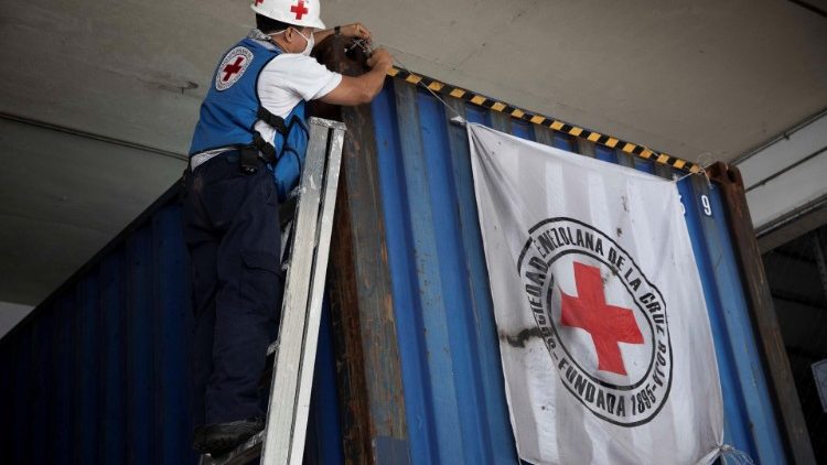 Un camion di aiuti umanitari ricevuti dal Venezuela