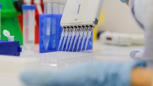 Papa defende vacina anti-Covid acessível a todos 