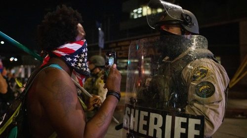 Usa, morti e feriti per Blake.  Riprese le esecuzioni federali