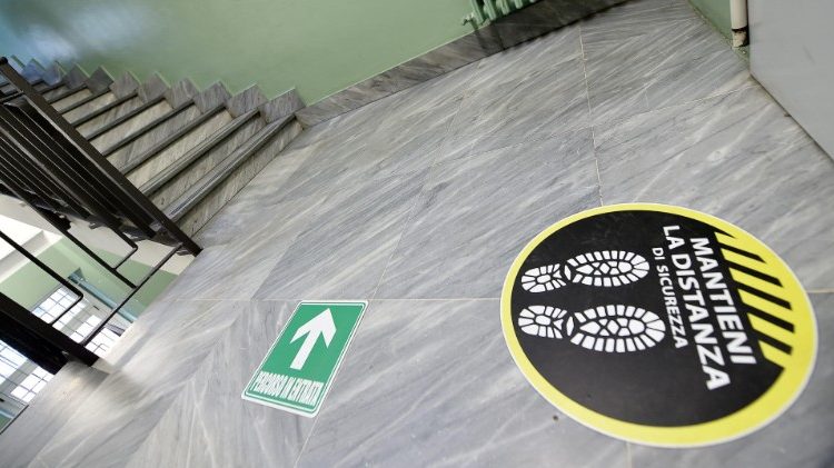 Scuole, ultimi preparativi per la riapertura