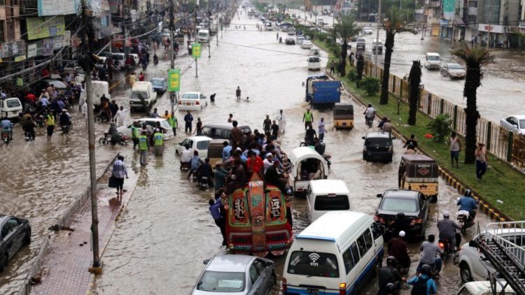 Le 27 août 2020, les rues inondées de Karachi, au Pakistan. 