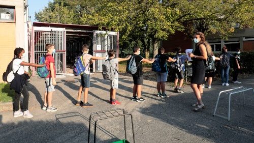 Scuola al via, presidi e Fidae rilanciano: più fondi per la formazione