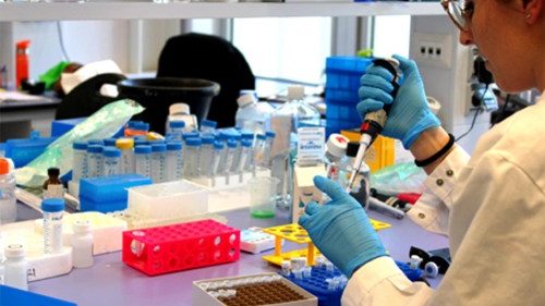 Covid: Pfizer e BioNTech annunciano un candidato vaccino efficace al 90% 