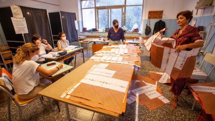 Seggi elettorali per il referendum e le regionali