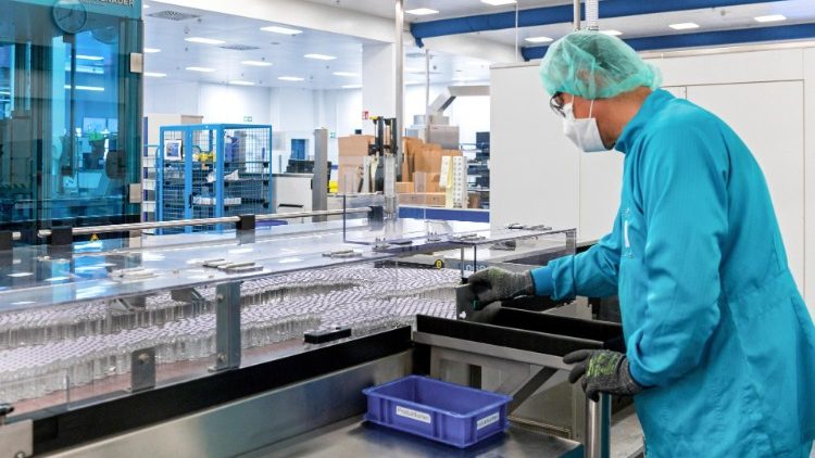 Recherche sur le vaccin dans un laboratoire de Sanofi en Allemagne.