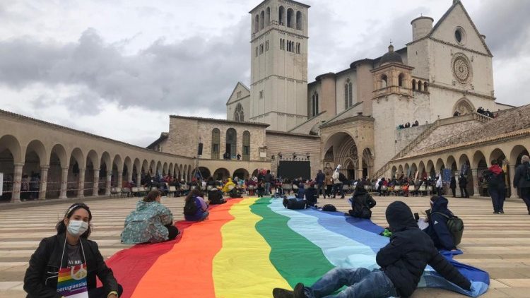'Catena umana per la pace e la fraternit�' ad Assisi