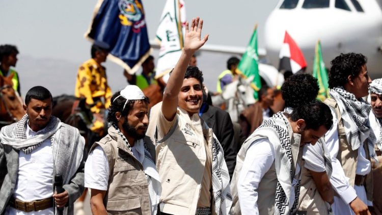 Second day of a prisoner swap between Yemeni government and Houthis
