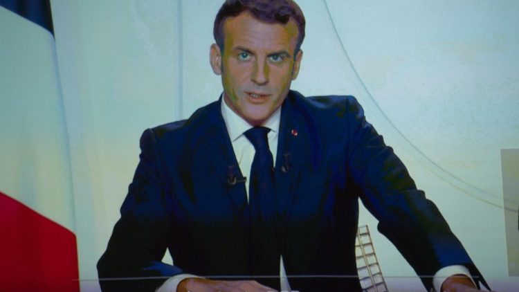 Macron bei seiner TV-Rede am Montag