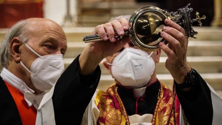  Кроў св. Януарыя не перайшла ў вадкі стан