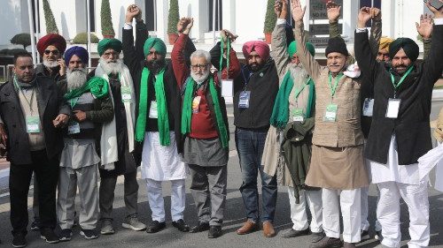 Perché i contadini indiani protestano contro il Governo