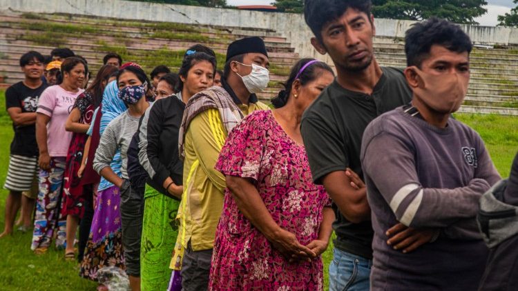 Papież modli się za mieszkańców wyspy Sulawesi 
