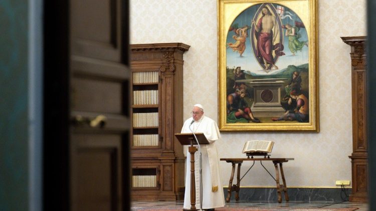 El Santo Padre a la hora del rezo del Regina Coeli.