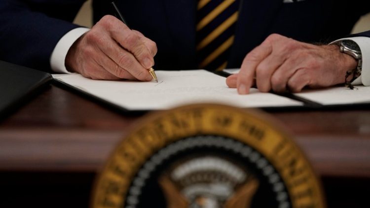 Dalla Casa Bianca i primi provvedimenti del neo eletto Joe Biden 