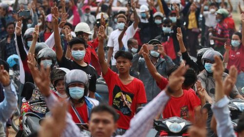 Pope appeals to Myanmar leaders to serve the common good