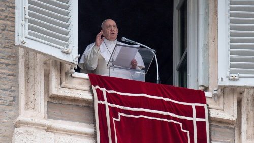 Папа з тривогою слідкує за подіями на теренах східної України