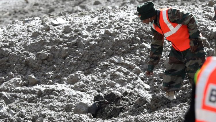 Papież modli się za ofiary katastrofy w Indiach