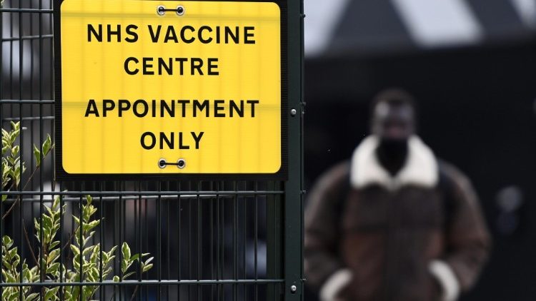 UNICEF e a OMS pedem às lideranças que olhem para além de suas fronteiras e implementem uma estratégia de vacinação que possa realmente acabar com a pandemia e limitar as variantes do vírus.