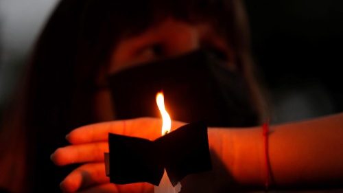 D: Das Grab eines Missbrauchstäters einebnen