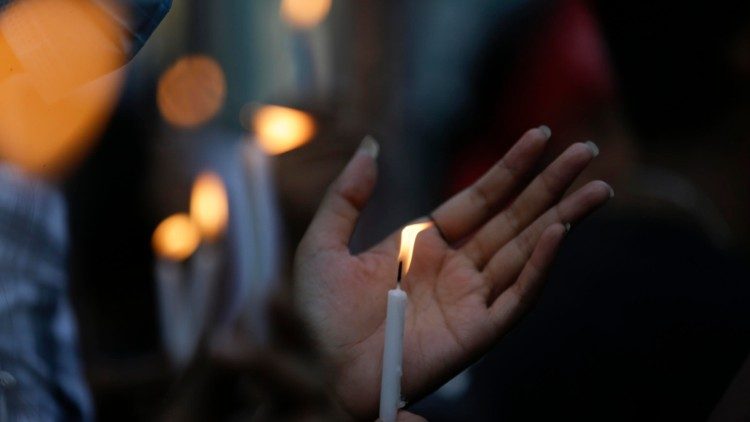 Un momento delle proteste pacifiche in Myanmar 