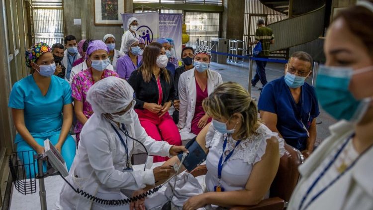 Campaña de vacunación contra el Covid para el personal sanitario.