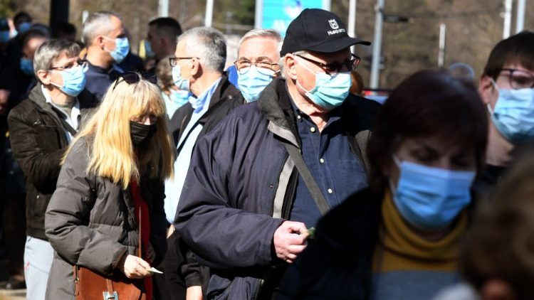 La fila per il vaccino in Croazia
