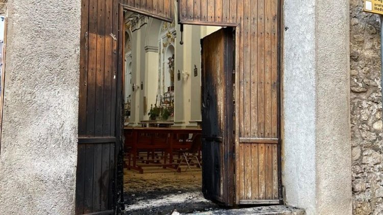 Incendiato il portone di una chiesa a Corleone