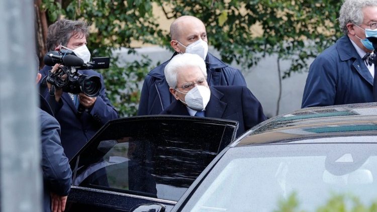 Il presidente della Repubblica Sergio Matterella raggiunge l'Istituto Spallanzani per la somministrazione del vaccino