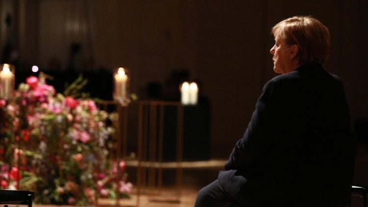 La chancelière allemande Angela Merkel durant la cérémonie d'hommage aux victimes de la pandémie.