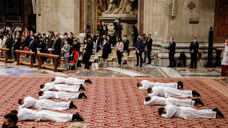 Misa del Papa: ordenación de nueve nuevos sacerdotes para la Diócesis de Roma