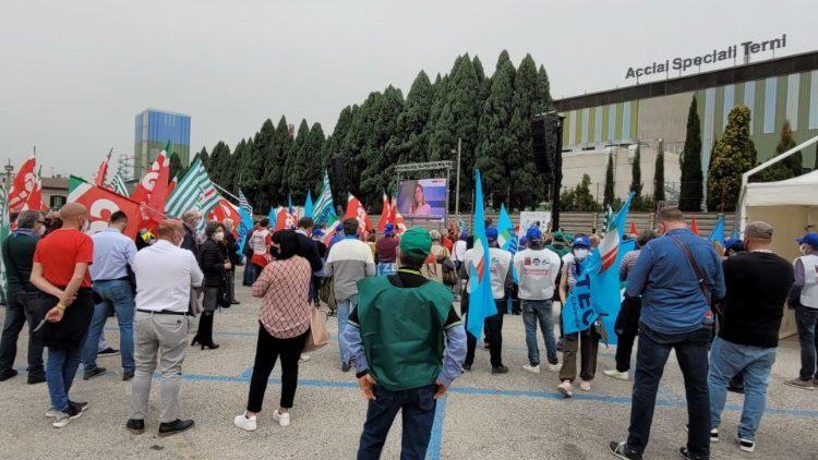 Papież do pracodawców: człowiek na pierwszym miejscu, nie zysk