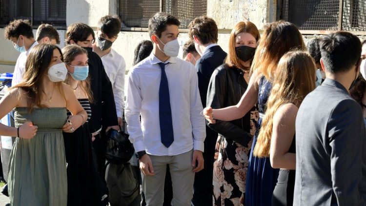 Papież: szkoła powinna kształtować zdolność do bycia darem