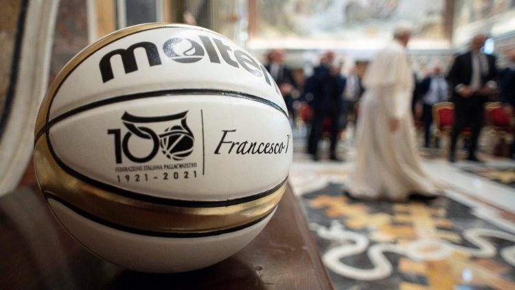 Immer wieder schwört der Papst Sportler darauf ein, Vorbild für die Jugend zu sein