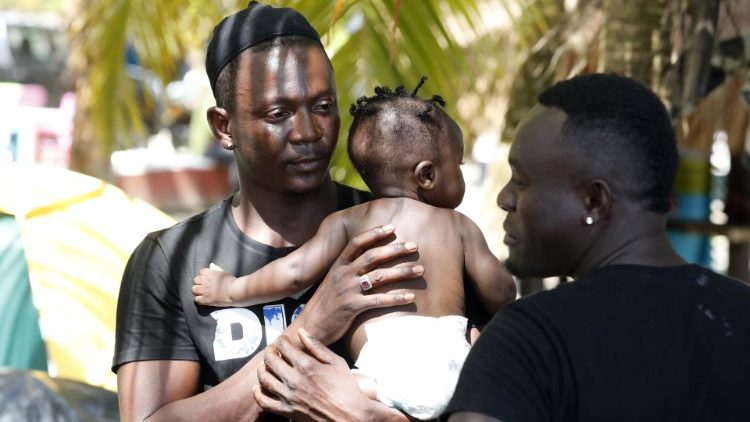 Migrantes haitianos em um campo de refugiados em Necocli, Colômbia