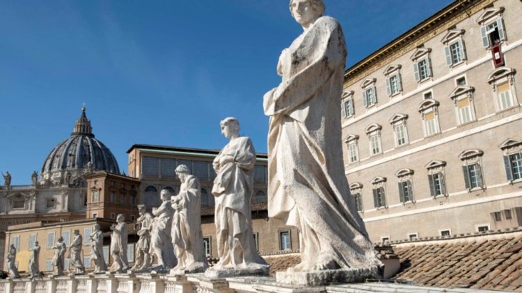 Statuen am Petersplatz