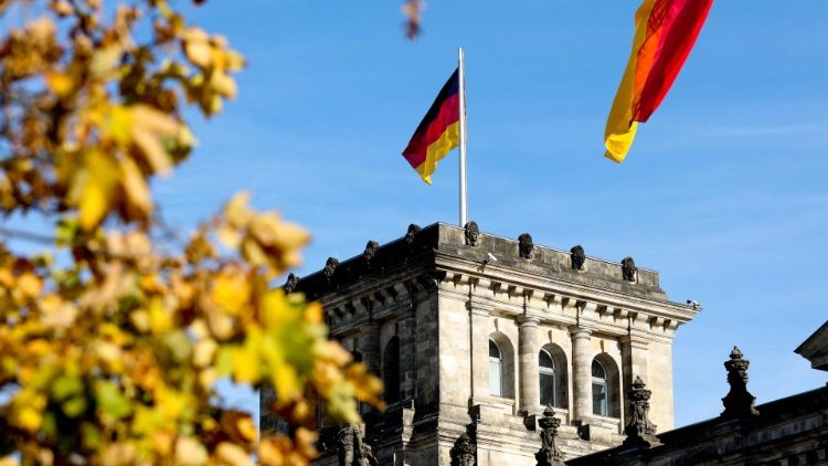 Der Berliner Reichstag ist Sitz des Deutschen Bundestags