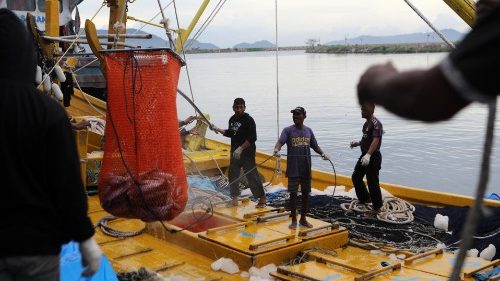 Le cardinal Turkson s’indigne des dérives de la pêche industrielle