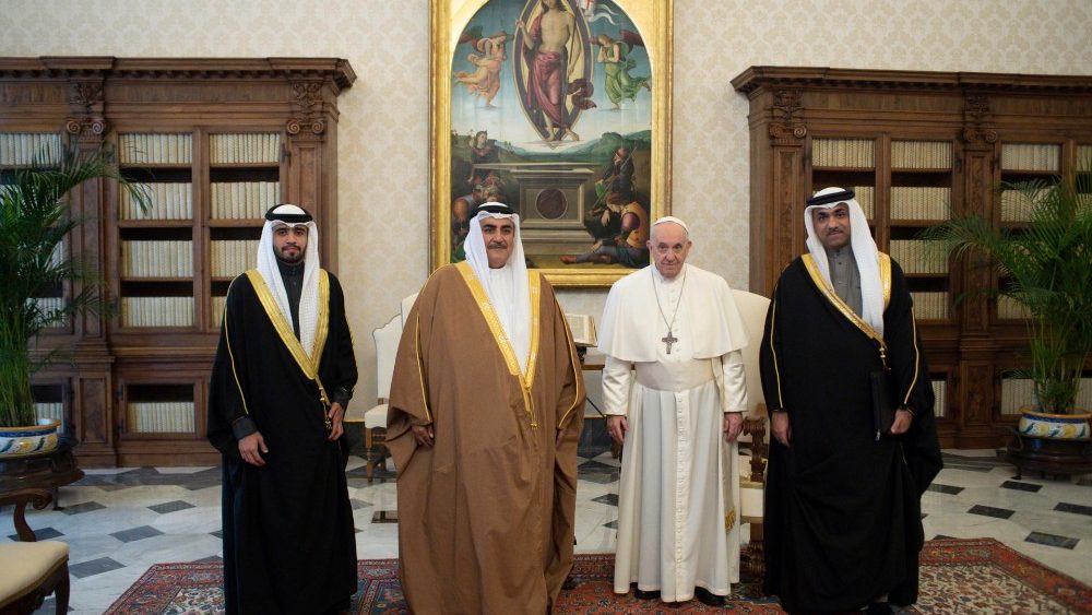 Papa Francisco recebe xeque Kahlid bin Ahmed Al Khalifa, em 25 de novembro de 2021